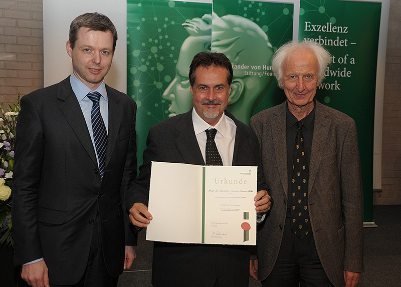 Professor Dr. Britaldo Soares Filho (Mitte) bei der Überreichung seiner Urkunde 2016 anlässlich des ihm verliehenen Georg-Forster-Forschungspreises für klimarelevante Forschung 2015.