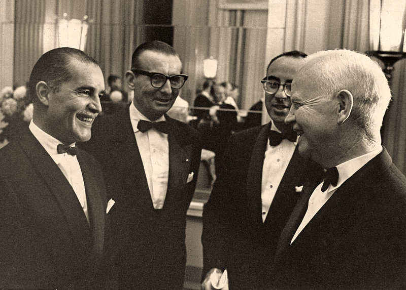 Heinrich Lübcke 1961, zweiter Präsident der Bundesrepublik Deutschland 1959-1969 (Bild 1. v. rechts)