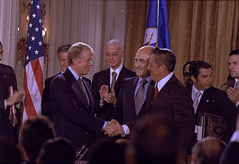 US-Präsident Jimmy Carter (1977-1981) und General Omar Torrijos nach der Unterzeichnung der Torrijos-Carter-Verträge am 07.09.1977.